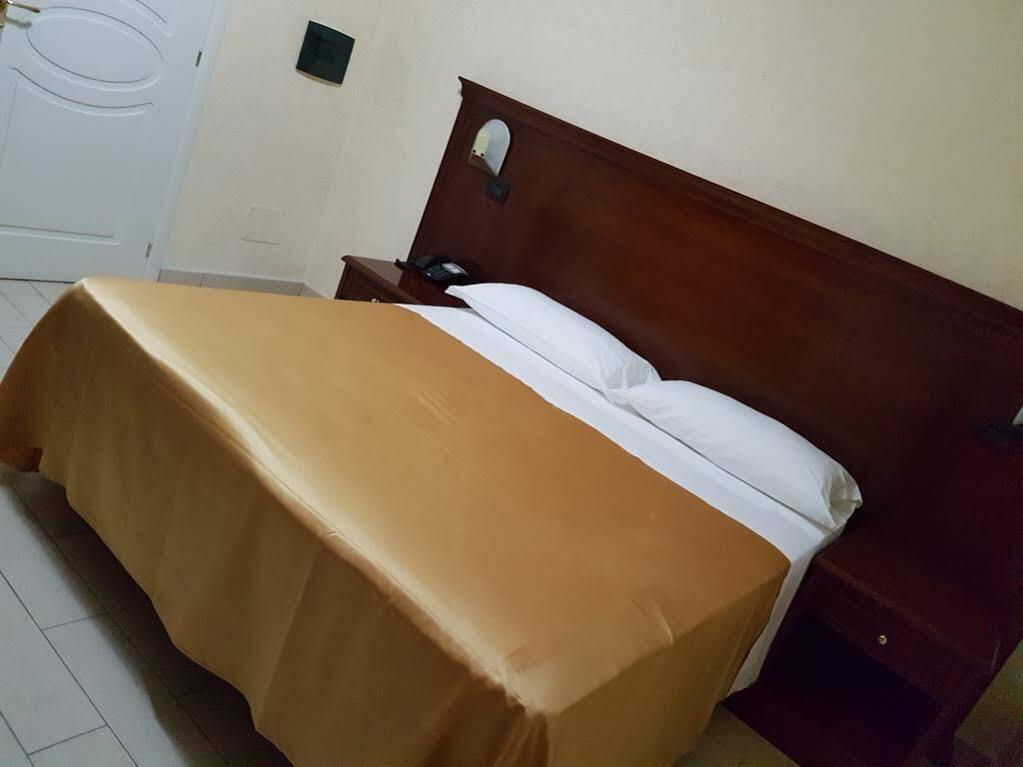 Pino Hotel Gizzeria Kültér fotó
