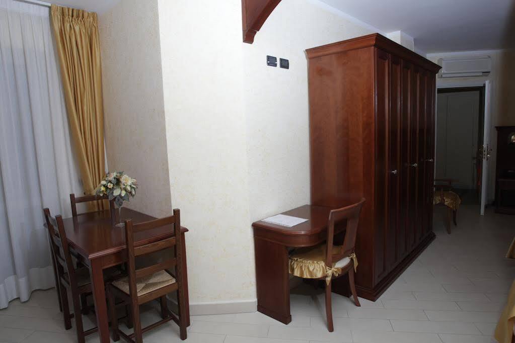 Pino Hotel Gizzeria Kültér fotó